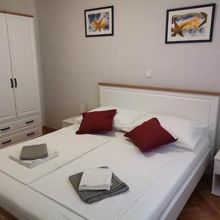 Apartman Mihaela Apartment Раб Екстериор снимка