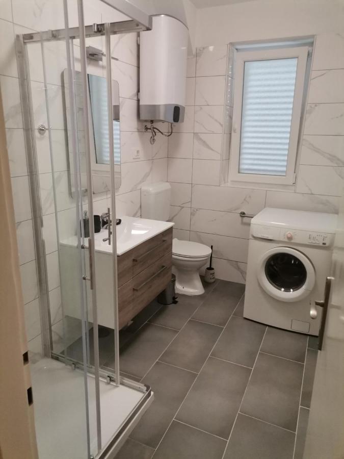 Apartman Mihaela Apartment Раб Екстериор снимка