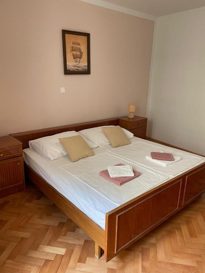 Apartman Mihaela Apartment Раб Екстериор снимка