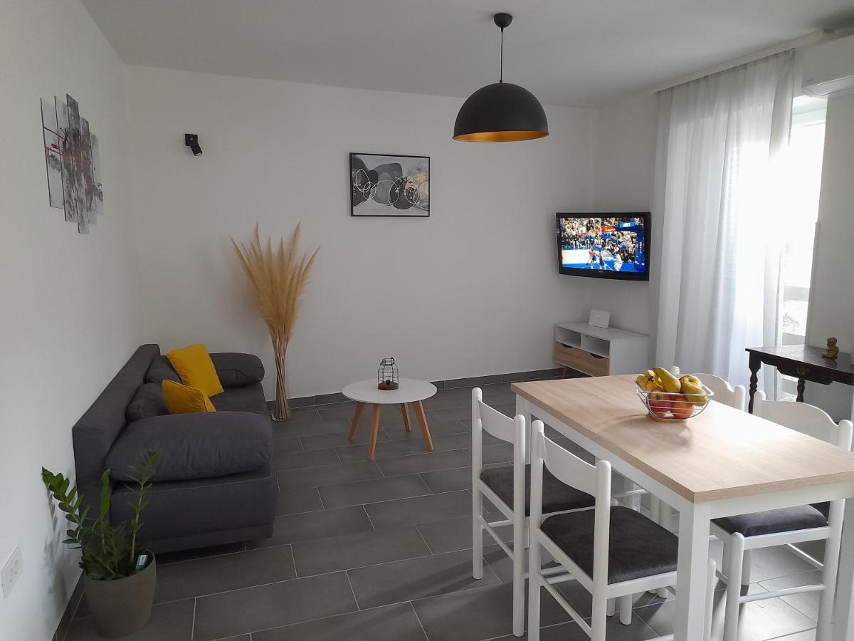 Apartman Mihaela Apartment Раб Екстериор снимка