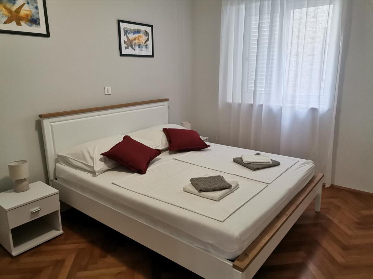 Apartman Mihaela Apartment Раб Екстериор снимка