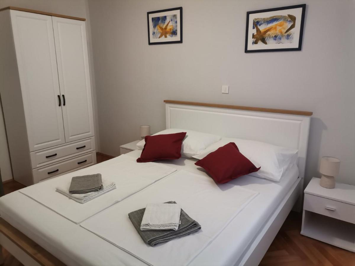 Apartman Mihaela Apartment Раб Екстериор снимка