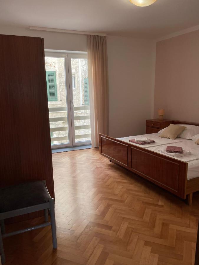 Apartman Mihaela Apartment Раб Екстериор снимка