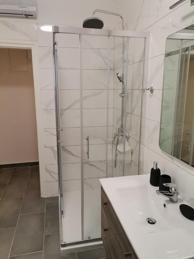 Apartman Mihaela Apartment Раб Екстериор снимка